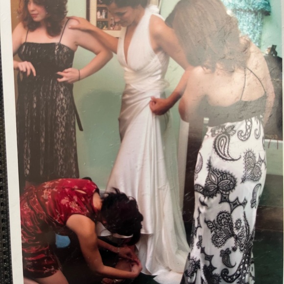 Vera Wang Silk Wedding Gown - size 10 - ivory - 2G144 - Picture 13 of 14